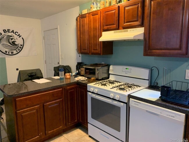 715 E Walnut St in Long Beach, NY - Building Photo - Building Photo