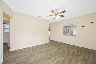 1113 53rd St S in Gulfport, FL - Foto de edificio - Building Photo