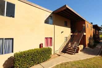 180 Las Flores Dr in San Marcos, CA - Building Photo - Building Photo