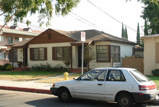 914 E Acacia Ave in Glendale, CA - Building Photo - Building Photo