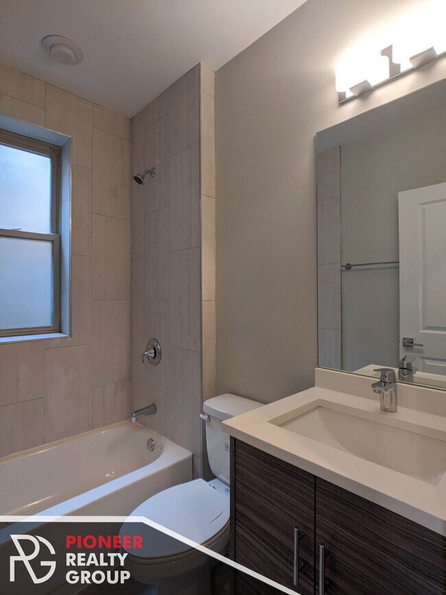 3917 N Janssen Ave in Chicago, IL - Building Photo - Building Photo