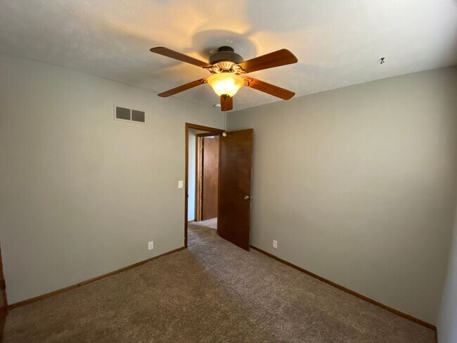 8803 S 143rd St in Omaha, NE - Building Photo - Building Photo