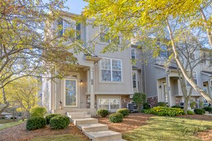 743 Cherry Creek Dr in Grayslake, IL - Building Photo