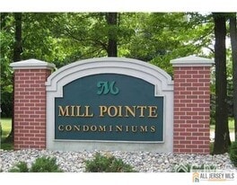 3 College Dr in Edison, NJ - Building Photo