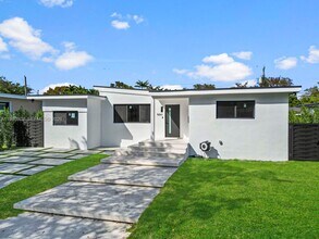 5841 SW 13th St in West Miami, FL - Building Photo - Building Photo