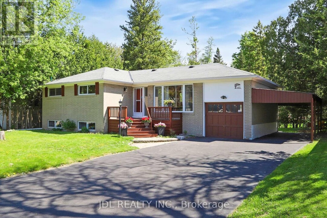 105 Park Ave in Newmarket, ON - Building Photo