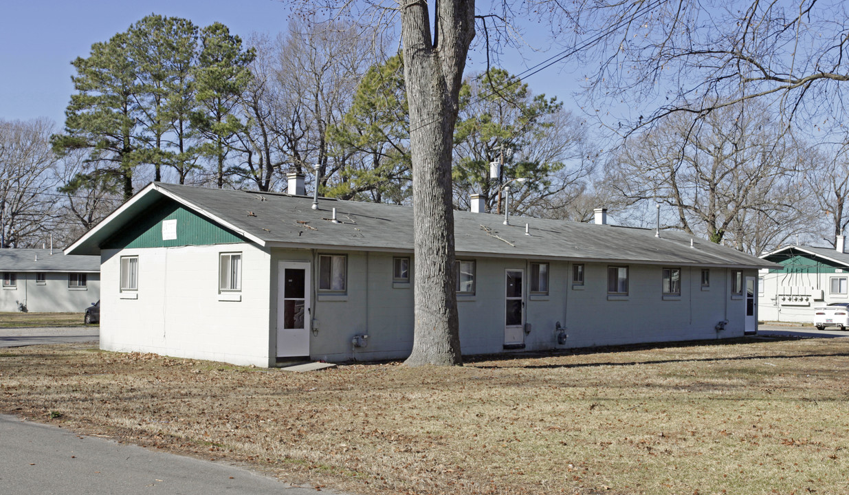 Pinewood Villas in Virginia Beach, VA - Building Photo