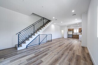 4445 Auckland Ave in Los Angeles, CA - Building Photo - Building Photo