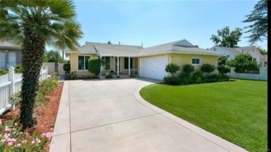 11252 Delano St in North Hollywood, CA - Building Photo - Building Photo