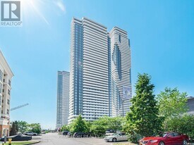 28 Interchange Wy in Vaughan, ON - Building Photo