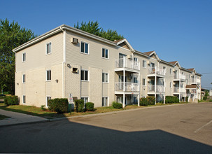 Silver Lake Commons in St. Paul, MN - Building Photo - Building Photo