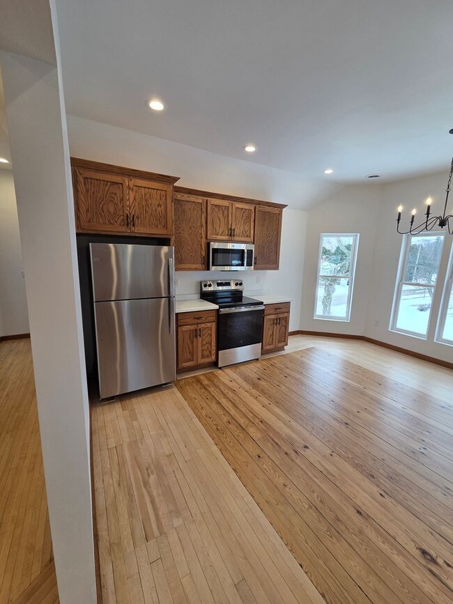 2904 Parkridge Ave in Marinette, WI - Foto de edificio - Building Photo