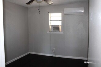 3910 Polly St in Dallas, TX - Foto de edificio - Building Photo