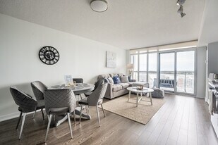 1 Iceboat Terr, Unit SI ID1502882P in Toronto, ON - Building Photo