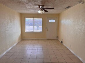 1612 Phoenix Dr in Wichita Falls, TX - Building Photo - Building Photo