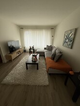 1204 Memorial Dr, Unit # 16 in South Milwaukee, WI - Foto de edificio - Building Photo