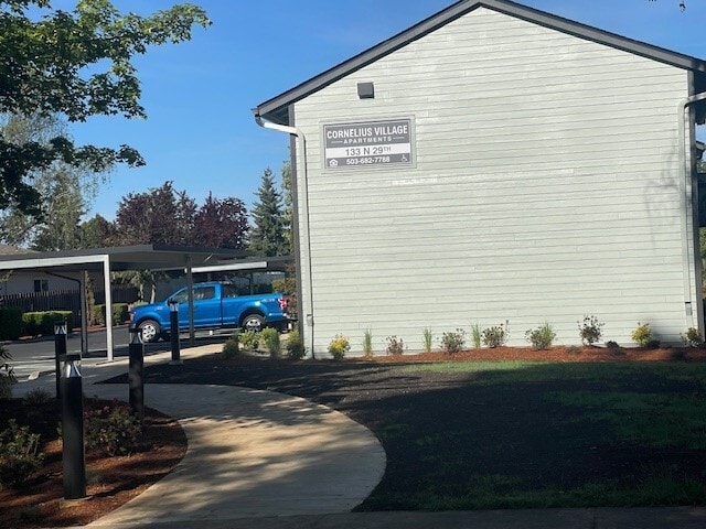 Cornelius Village Apartments in Cornelius, OR - Foto de edificio - Building Photo