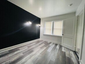 701 W Maple Ave in Independence, MO - Building Photo - Building Photo