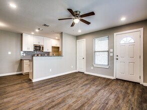 8008 Doreen Ave-Unit -8010 in Fort Worth, TX - Building Photo - Building Photo