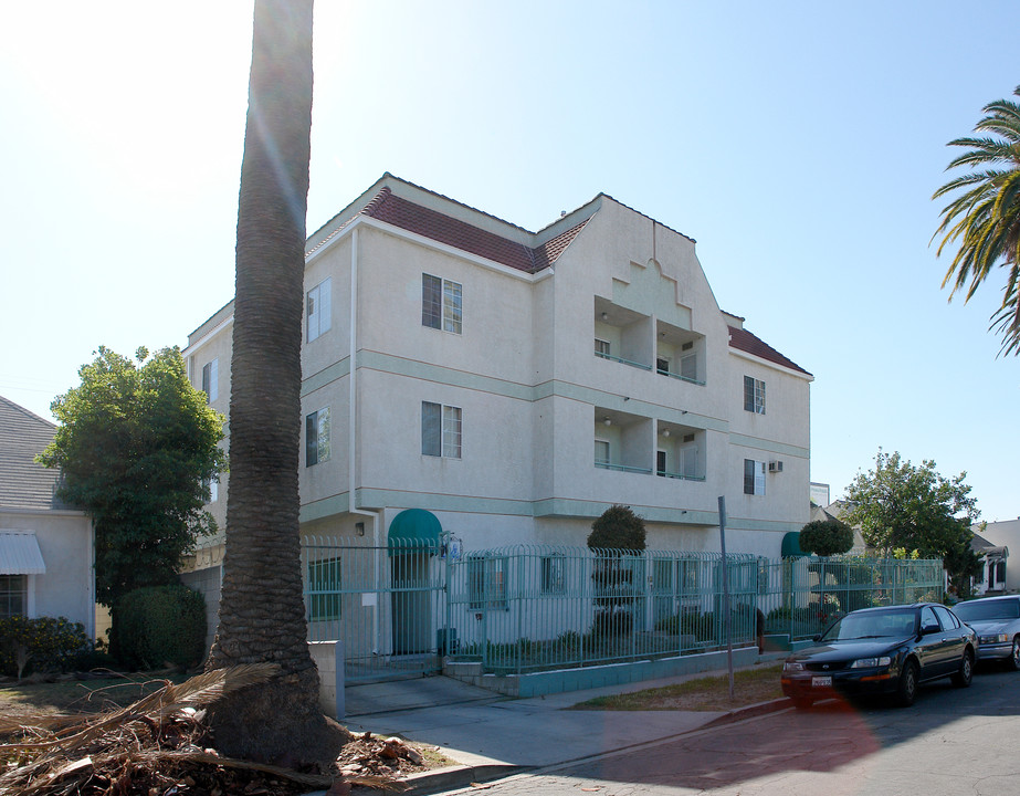 318 N Hobart Blvd in Los Angeles, CA - Building Photo