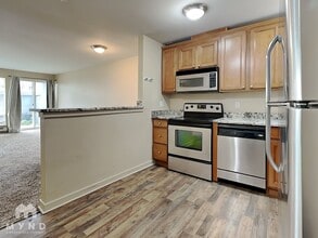 22612 6th Ave S, Unit 1 in Des Moines, WA - Foto de edificio - Building Photo