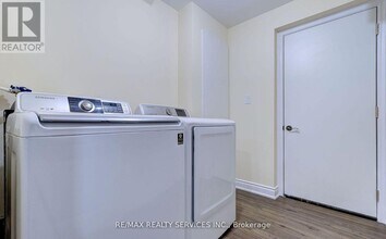 13 Ebury Dr in Brampton, ON - Building Photo - Building Photo