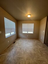 2252 Holabird Ave in Klamath Falls, OR - Foto de edificio - Building Photo