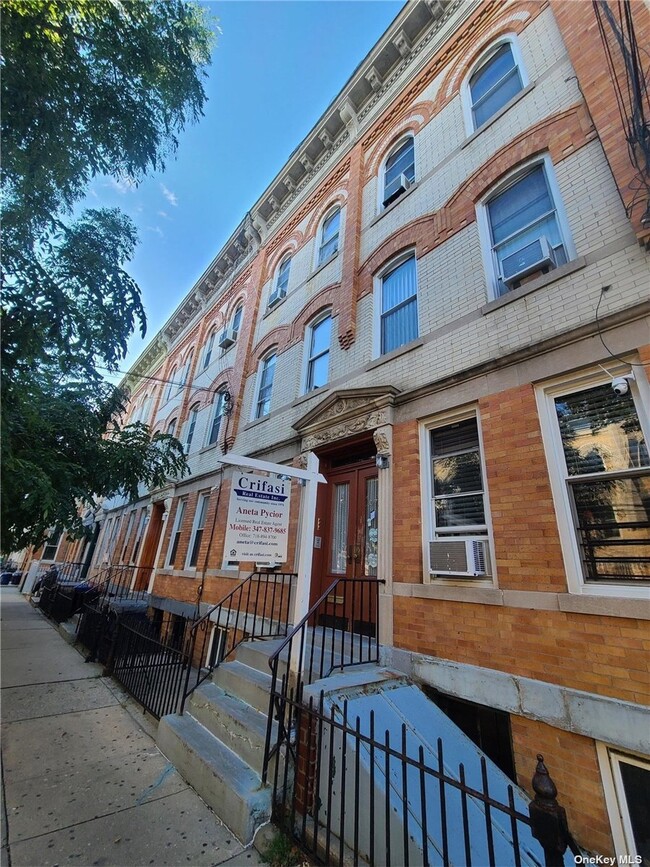 5727 Catalpa Ave in Ridgewood, NY - Building Photo - Building Photo