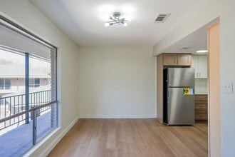 Hidden Grove Apartments in Vicksburg, MS - Building Photo - Interior Photo