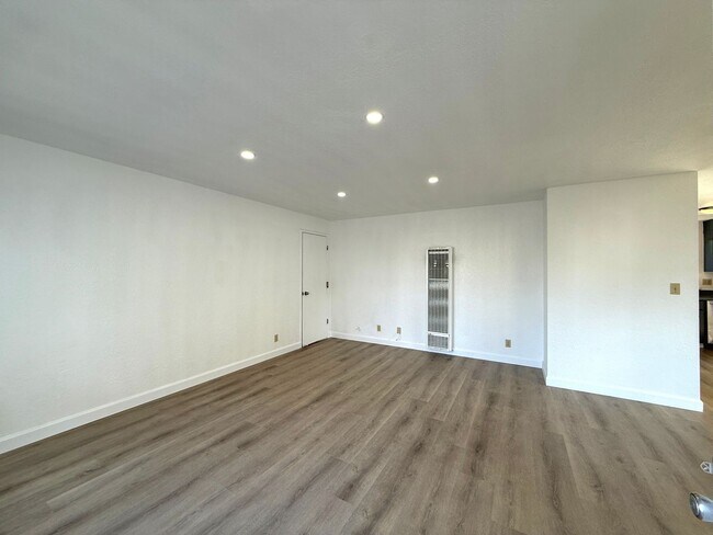 287-287 Warren Ave in San Leandro, CA - Building Photo - Building Photo