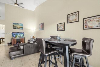 2400 E Aragon Blvd in Sunrise, FL - Building Photo - Building Photo
