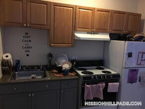 890 Huntington Ave in Boston, MA - Building Photo - Building Photo