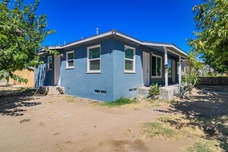2101 Carrere St in Bakersfield, CA - Building Photo - Building Photo