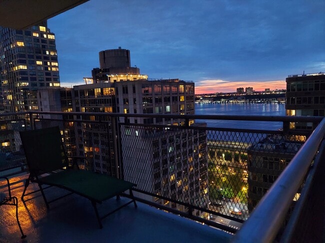 303 W 66th St, Unit Penthouse in New York, NY - Building Photo - Building Photo