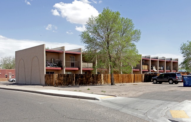 1515 8th St NW in Albuquerque, NM - Foto de edificio - Building Photo