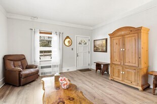 110 Gleneida Ave in Carmel, NY - Building Photo