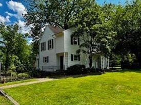 410 Wharf Rd in Bensalem, PA - Building Photo