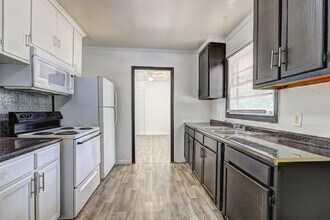 2006 Pine Hill Dr in Macon, GA - Foto de edificio - Building Photo