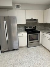 454 Grand Canal Dr, Unit 454A in Miami, FL - Building Photo - Building Photo