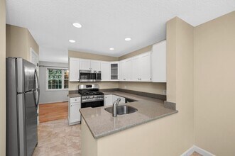 4 Knollwood Ct in Burlington, MA - Building Photo - Building Photo