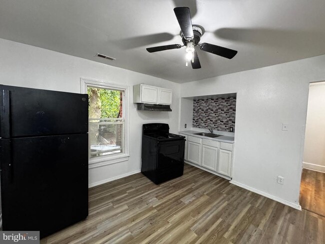 323 E Vine St in Millville, NJ - Building Photo - Building Photo