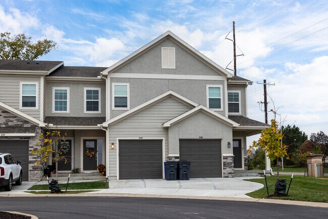 1021-1094 N Findley St in Olathe, KS - Building Photo - Building Photo