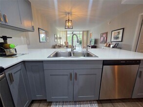 9410 Poinciana Pl in Davie, FL - Building Photo - Building Photo