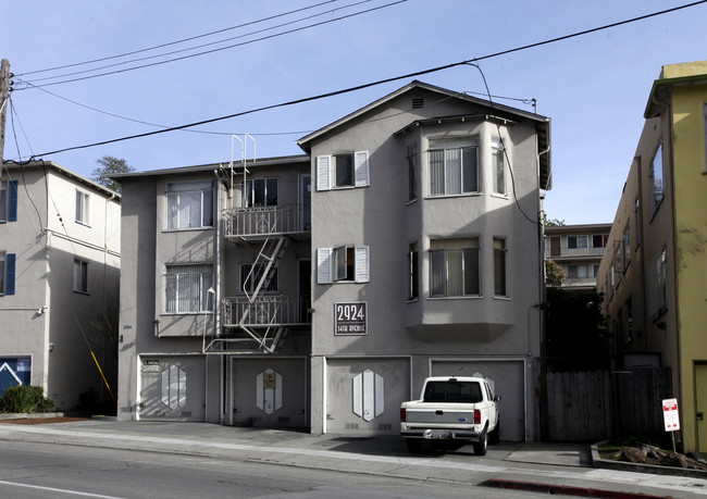 2924 14th Ave in Oakland, CA - Foto de edificio - Building Photo