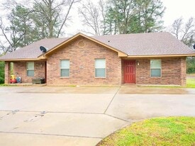910 Fairway Dr, Unit 100 in Longview, TX - Building Photo