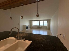 1440 N Lake Shore Dr, Unit 21E in Chicago, IL - Building Photo - Building Photo