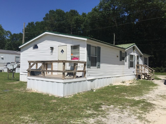 Suwannee Mobile Home Park in Live Oak, FL - Building Photo - Other