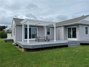 6 a Dr in Westerly, RI - Building Photo - Building Photo