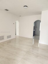 890 NW 106th St in Miami, FL - Building Photo - Building Photo