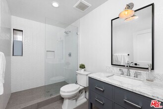 23458 W Moon Shadows Dr in Malibu, CA - Building Photo - Building Photo